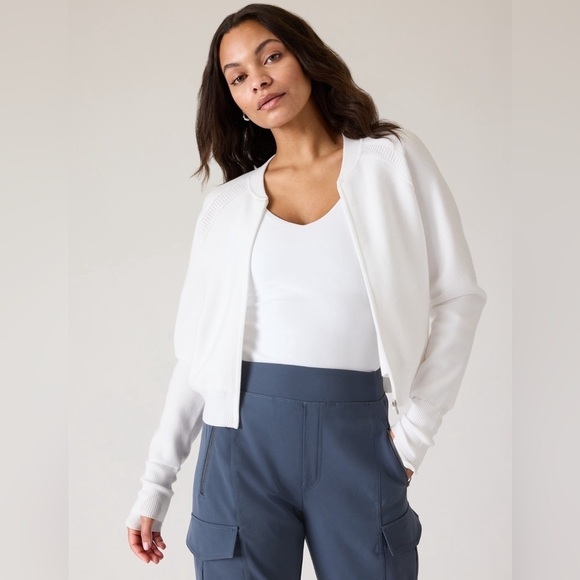 Athleta Sweaters - NWT Athleta White Advantage Sweater Size XXS.